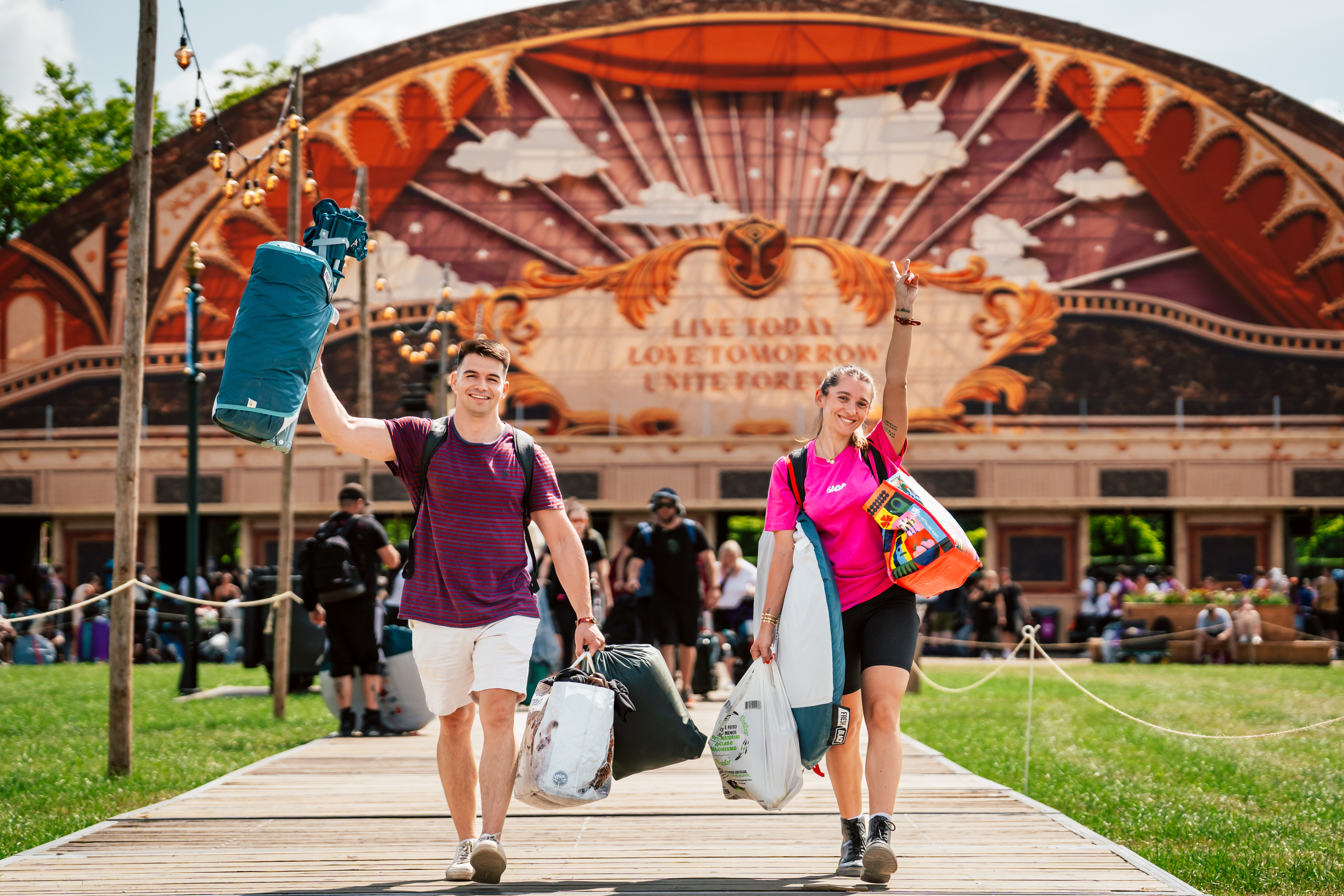 TOMORROWLAND PILGRIM まとめ TOMORROWLAND CANVAS – Nick & Lete